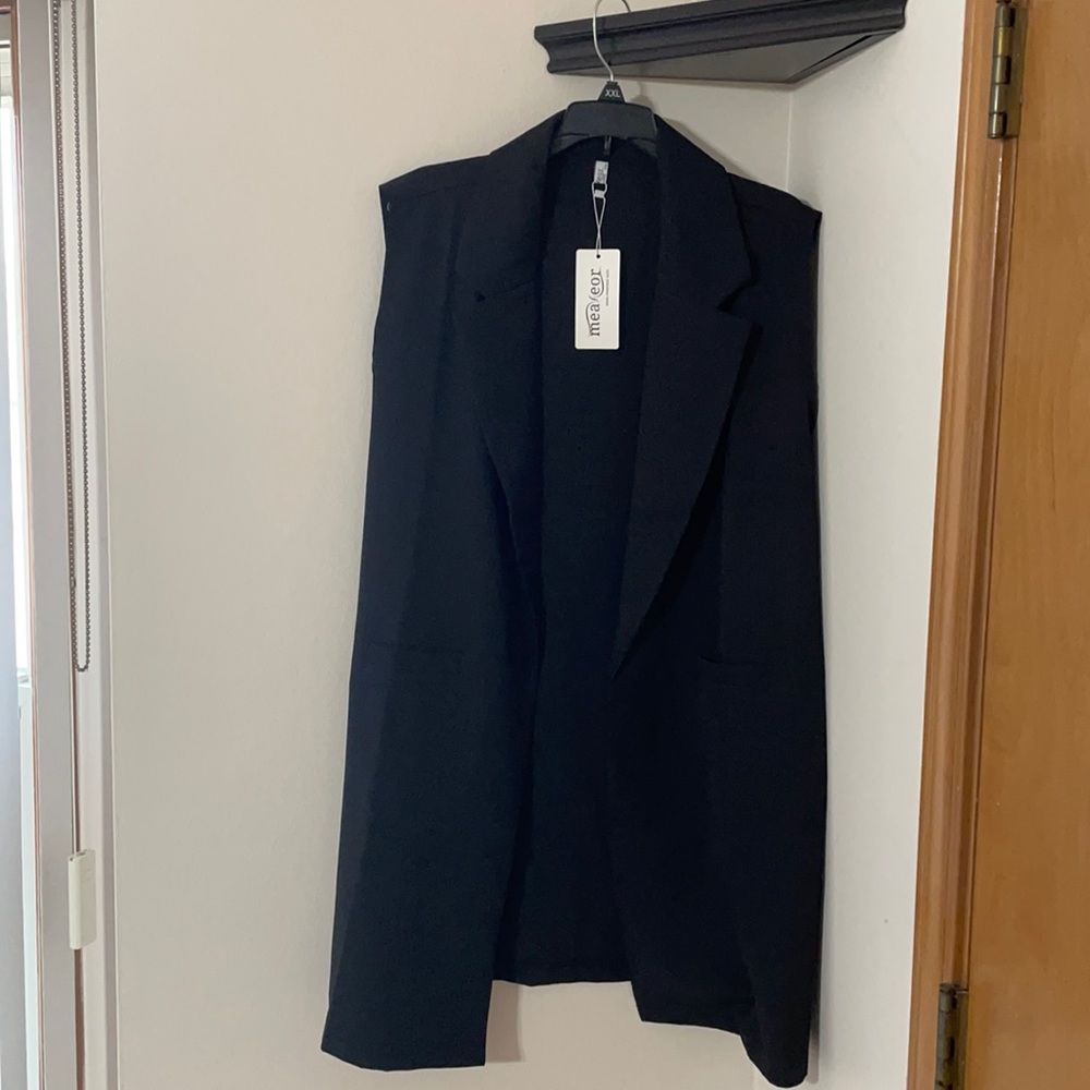 Black XXL blazer jacket with no sleeves